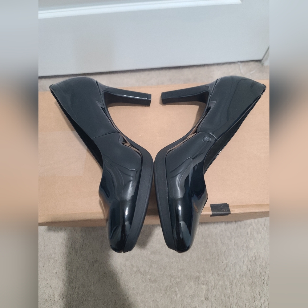 Clarks Collection - Picture 2 of 4